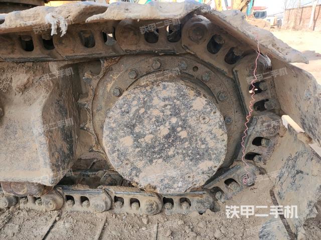 左驅(qū)動輪（行走機(jī)構(gòu)）