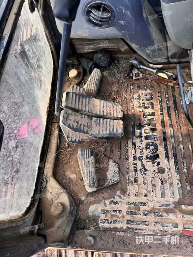 后窗玻璃角標(biāo)（駕駛室部分）