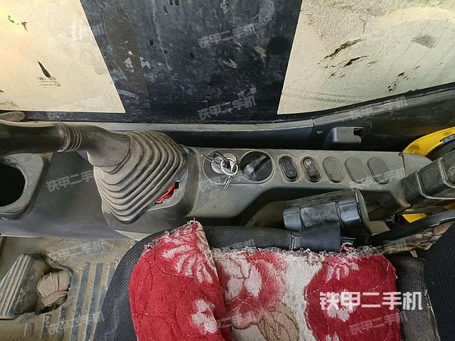 座椅右側(cè)控制臺/鑰匙門/油門/含右手柄（駕駛室部分）