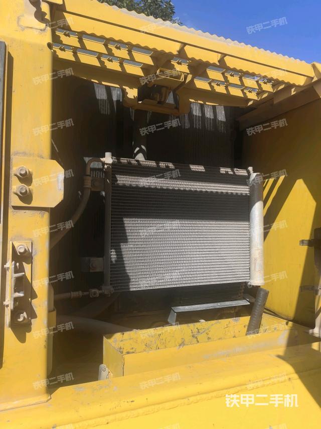 散熱器正面(大件艙室) 散熱器正面(大件艙室)