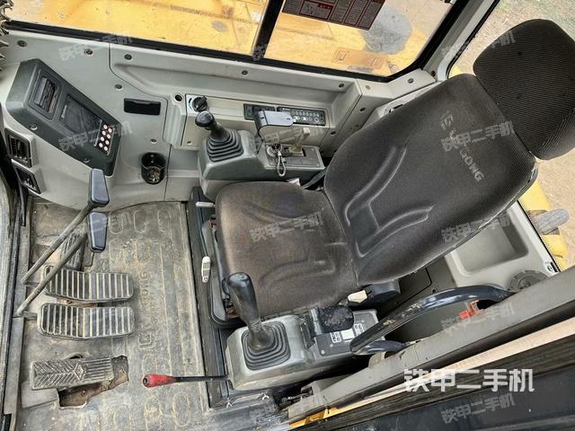 驾驶室整体（整机外观）