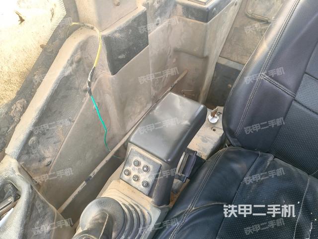 座椅左側(cè)控制臺/音響/含左手柄（駕駛室部分）