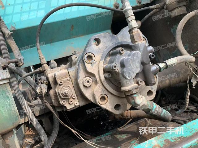 液壓泵艙室正面整體（整機(jī)外觀）