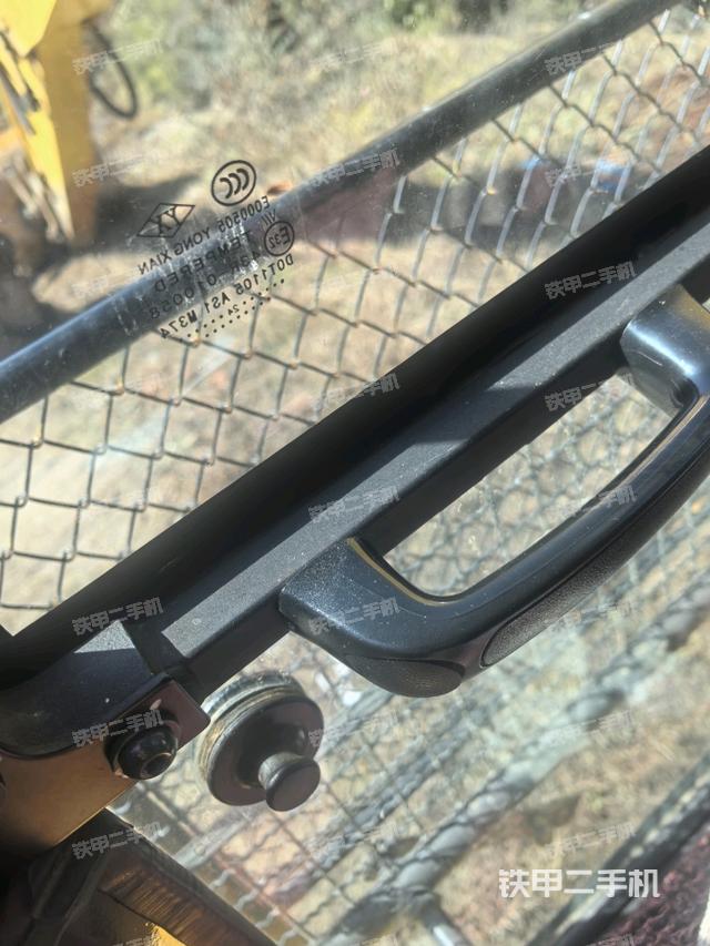 后窗玻璃角標(駕駛室部分) 后窗玻璃角標(駕駛室部分)