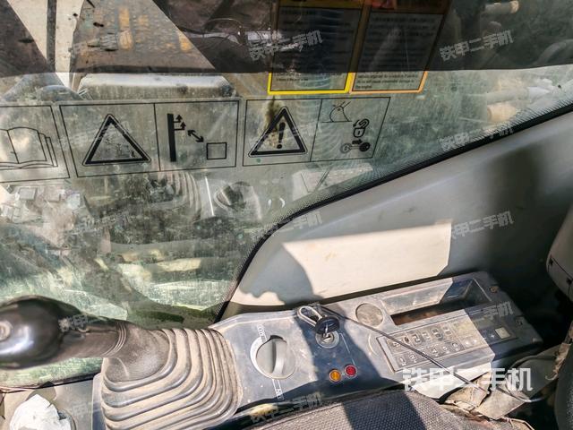 座椅右側(cè)控制臺(tái)/鑰匙門/油門/含右手柄（駕駛室部分）