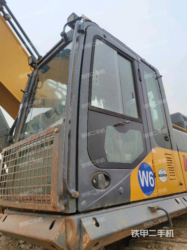 驾驶室左前45度(驾驶室部分) 驾驶室左前45度(驾驶室部分)