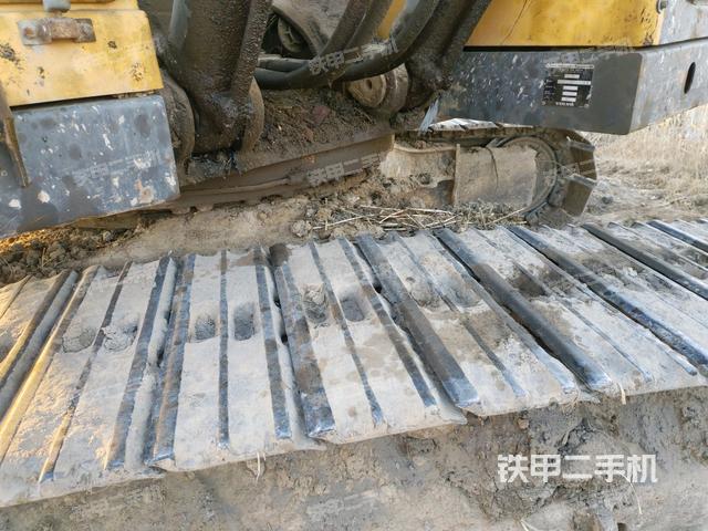 轉盤和下車架正前(工作和回轉裝置) 轉盤和下車架正前(工作和回轉裝置)