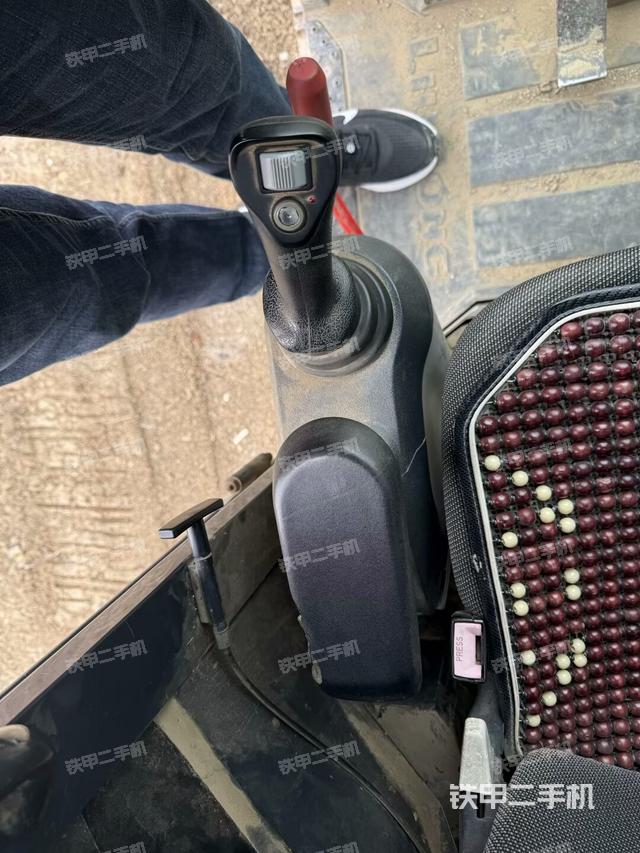 左后方玻璃角標(biāo)(駕駛室部分) 左后方玻璃角標(biāo)(駕駛室部分)