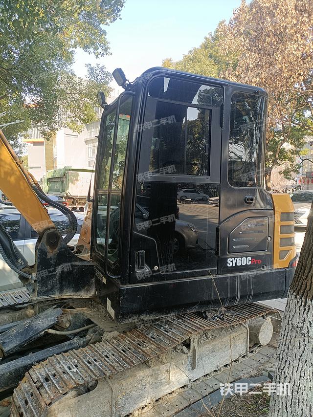 驾驶室整体（整机外观）