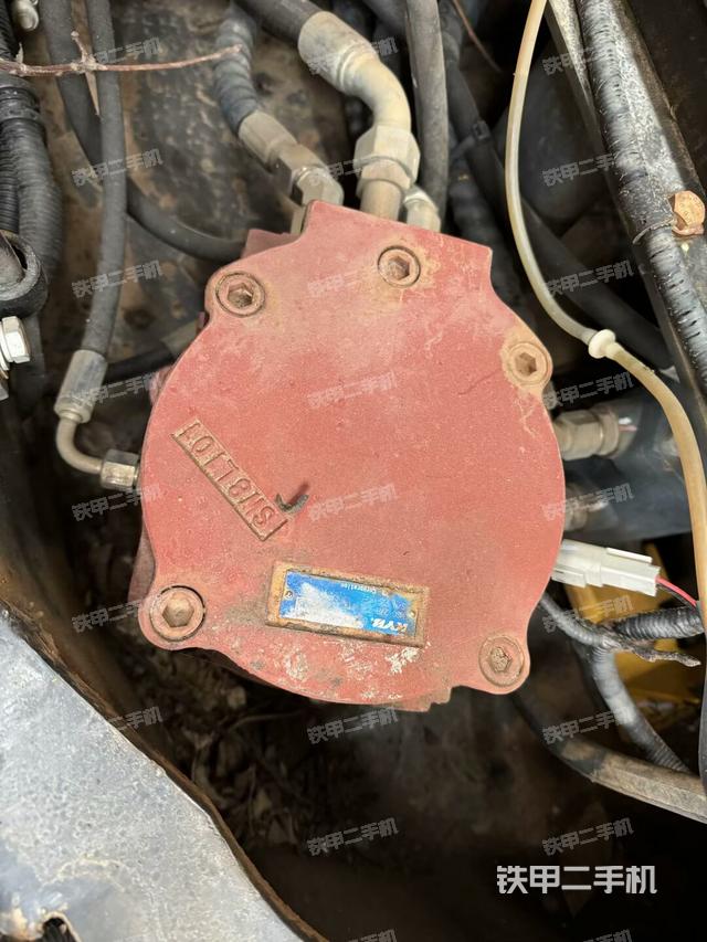 回转马达和主控阀（整机外观）