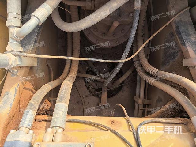 中央回轉(zhuǎn)接頭特寫（上車部件）