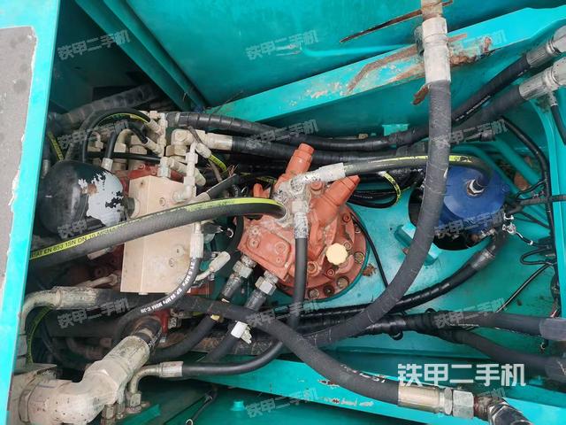 回轉(zhuǎn)馬達(dá)和主控閥（整機(jī)外觀）