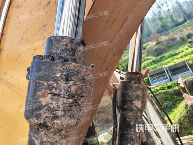 轉(zhuǎn)盤和下車架正前（工作和回轉(zhuǎn)裝置）