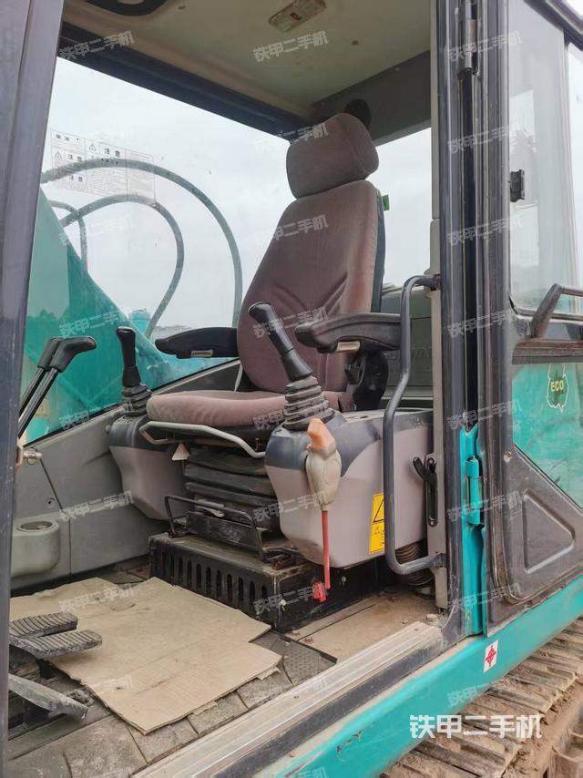 駕駛室整體（整機(jī)外觀）