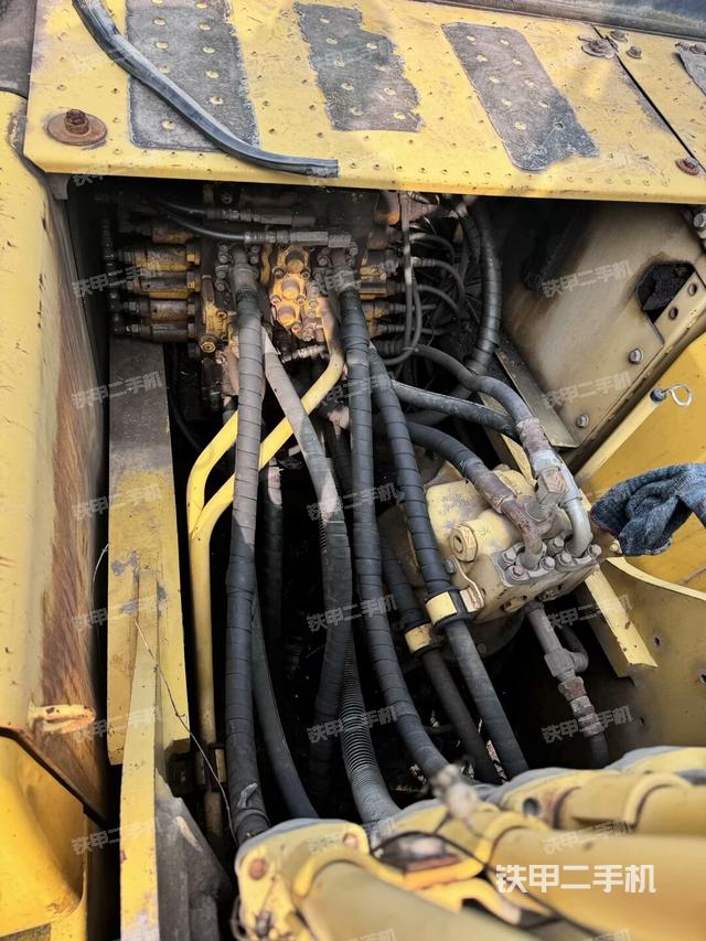 回轉(zhuǎn)馬達(dá)（上車部件）