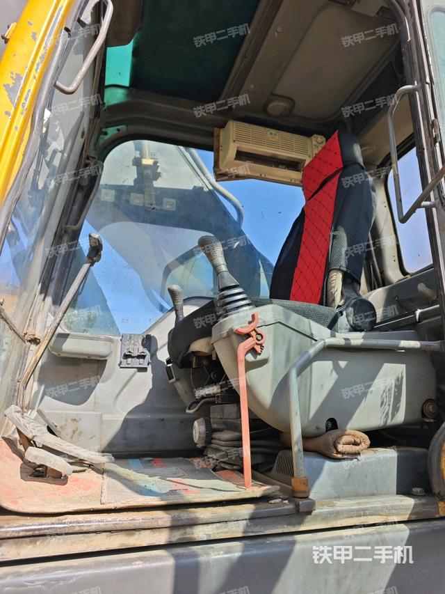 駕駛室整體（整機外觀）