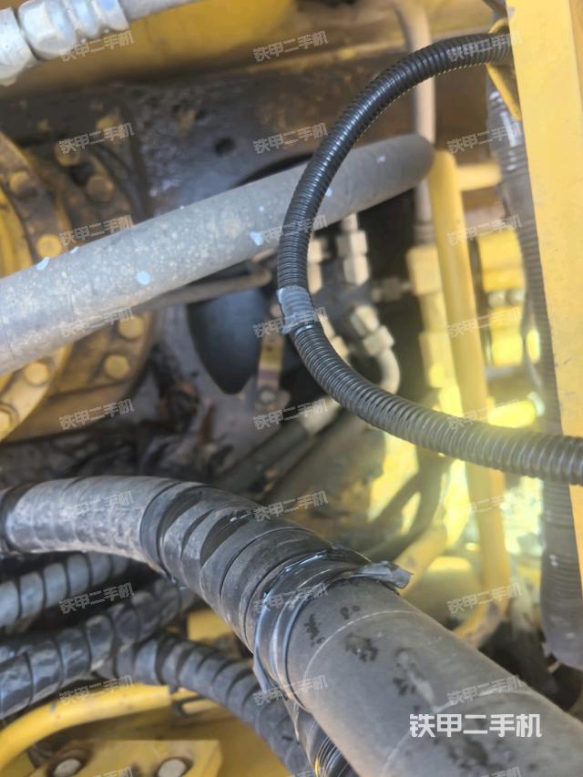 中央回轉接頭特寫(上車部件) 中央回轉接頭特寫(上車部件)