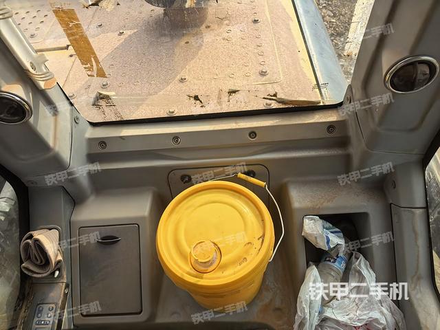 后窗玻璃角標（駕駛室部分）