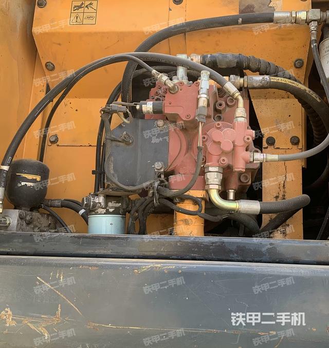 液壓泵艙室正面整體（整機(jī)外觀）