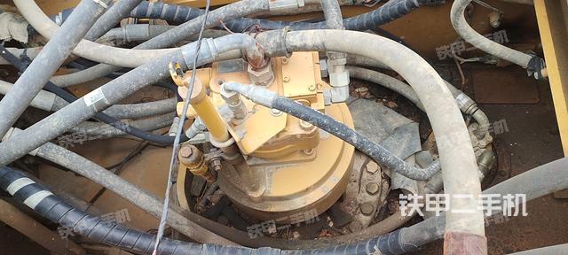 回转马达和主控阀（整机外观）