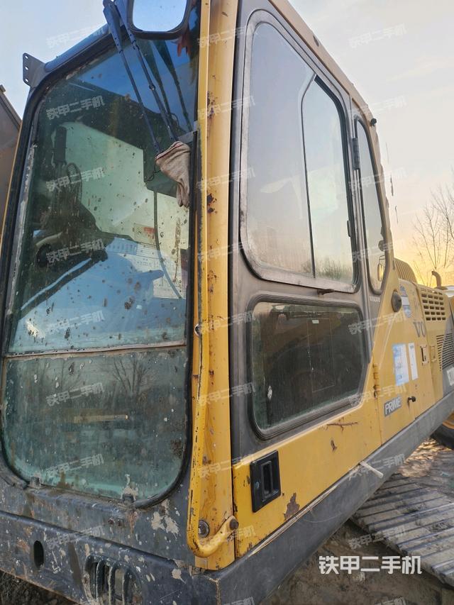 駕駛室左前45度(駕駛室部分) 駕駛室左前45度(駕駛室部分)