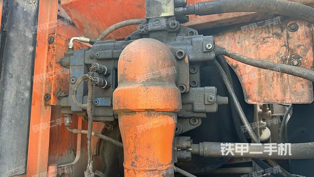 液壓泵艙室正面整體(整機(jī)外觀) 液壓泵艙室正面整體(整機(jī)外觀)