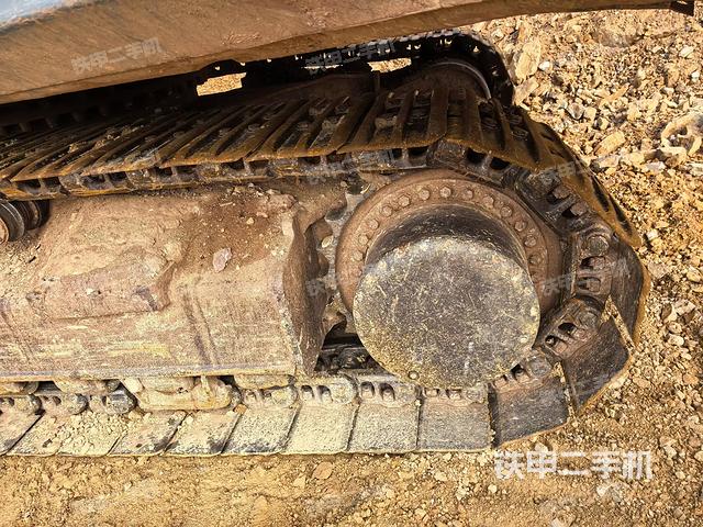 左驅(qū)動輪（行走機構(gòu)）