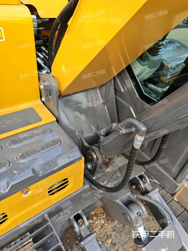 大臂根部?斜（工作和回轉(zhuǎn)裝置）