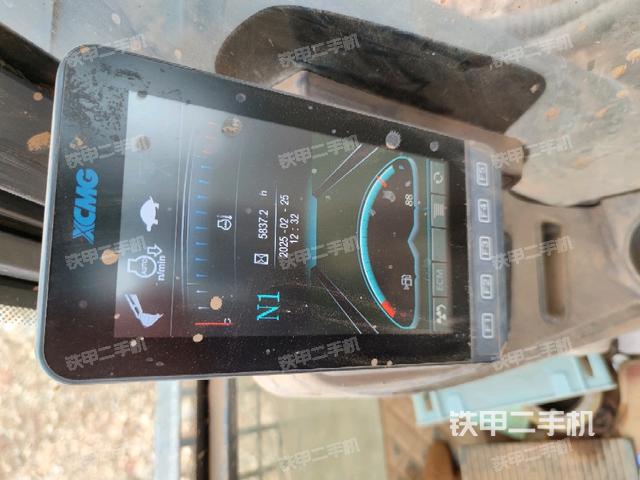 显示屏 (驾驶室部分) 显示屏 (驾驶室部分)