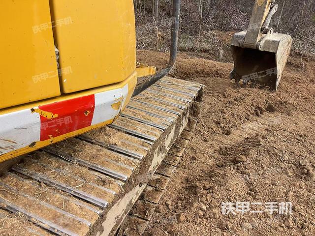 單側(cè)履帶整體(整機(jī)外觀) 單側(cè)履帶整體(整機(jī)外觀)