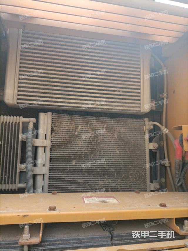 散熱器正面(大件艙室) 散熱器正面(大件艙室)