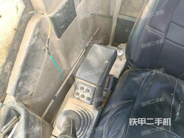 座椅右側(cè)控制臺/鑰匙門/油門/含右手柄（駕駛室部分）