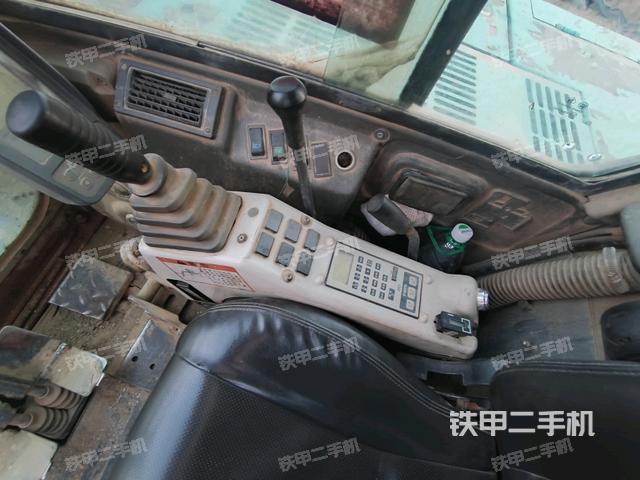 座椅右側(cè)控制臺/鑰匙門/油門/含右手柄(駕駛室部分) 座椅右側(cè)控制臺/鑰匙門/油門/含右手柄(駕駛室部分)