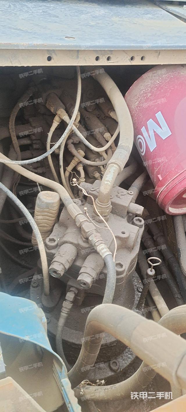 回转马达和主控阀（整机外观）