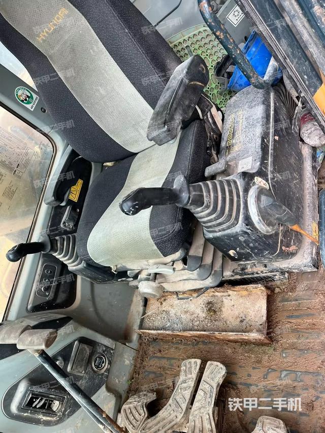 駕駛室整體（整機外觀）