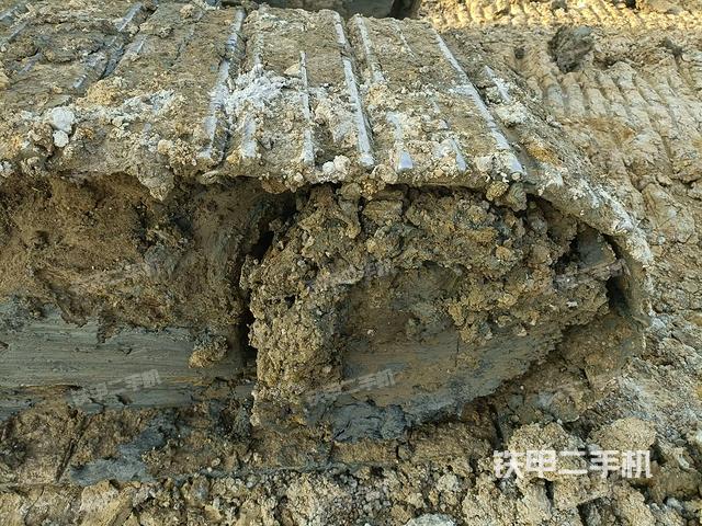 右驅(qū)動輪（行走機構(gòu)）