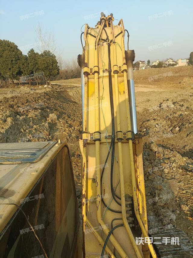 大臂背部俯視（工作和回轉(zhuǎn)裝置）