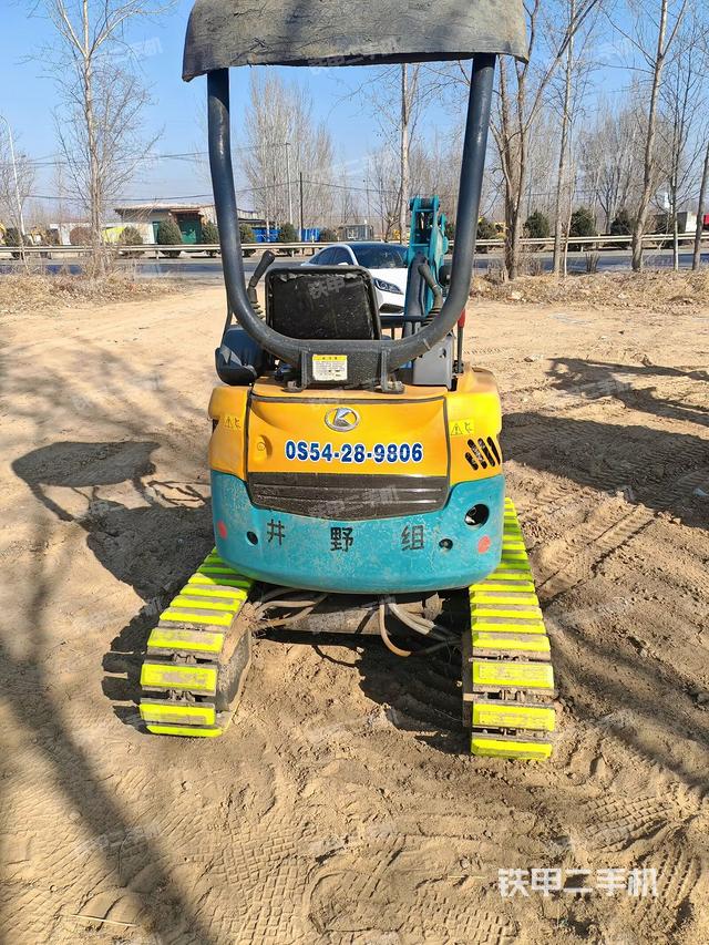 回轉(zhuǎn)馬達(dá)和主控閥（整機(jī)外觀）