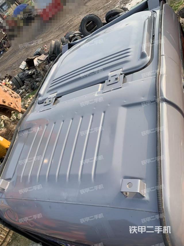 駕駛室頂部(整機外觀) 駕駛室頂部(整機外觀)