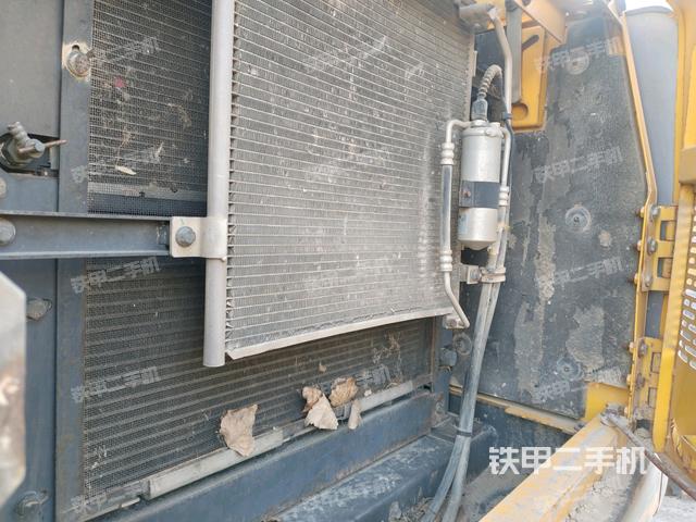 散熱器正面(大件艙室) 散熱器正面(大件艙室)