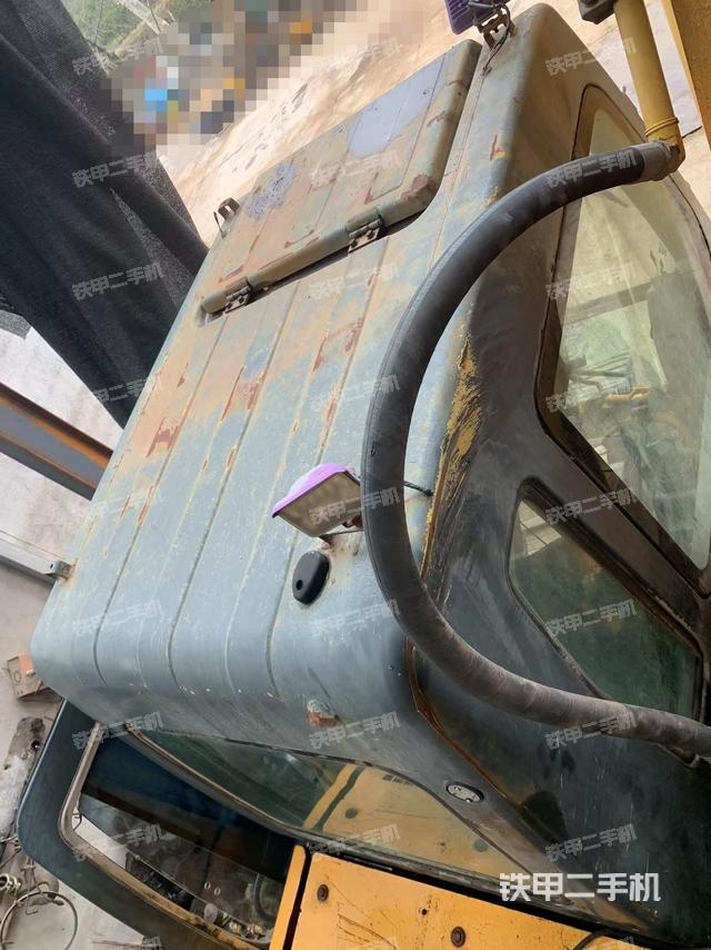 駕駛室頂部（整機外觀）