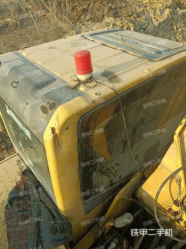 驾驶室顶部（整机外观）