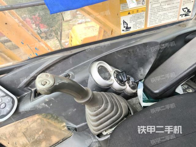 座椅左側控制臺/音響/含左手柄（駕駛室部分）