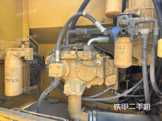 液壓泵艙室正面整體(整機外觀) 液壓泵艙室正面整體(整機外觀)