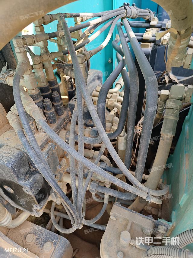 液压泵舱室正面整体（整机外观）