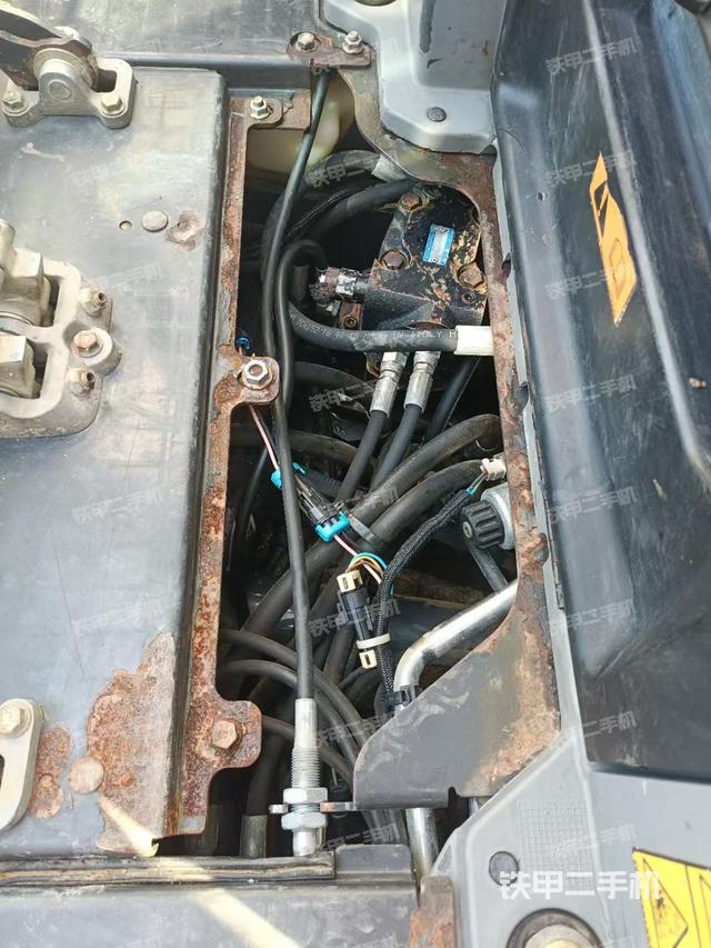 回转马达和主控阀（整机外观）