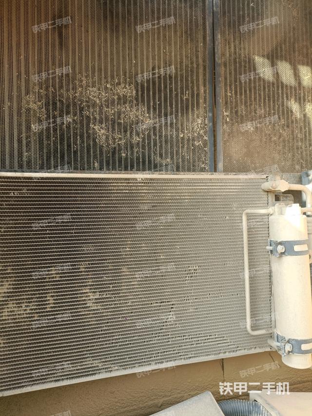 散熱器正面(大件艙室) 散熱器正面(大件艙室)