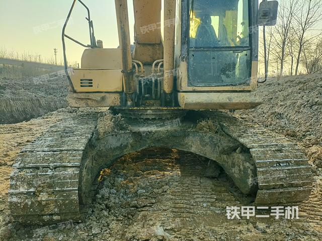 轉(zhuǎn)盤和下車架正前（工作和回轉(zhuǎn)裝置）