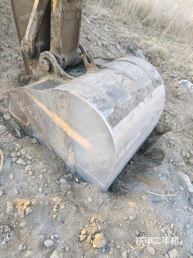 鏟斗右后整體(工作和回轉裝置) 鏟斗右后整體(工作和回轉裝置)