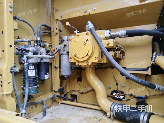 液壓泵艙室正面整體(整機(jī)外觀) 液壓泵艙室正面整體(整機(jī)外觀)